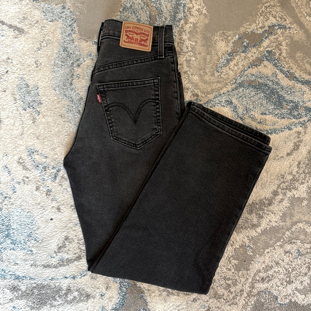 Levi’s Ribcage Ankle Straight Jeans. Women’s size 25.